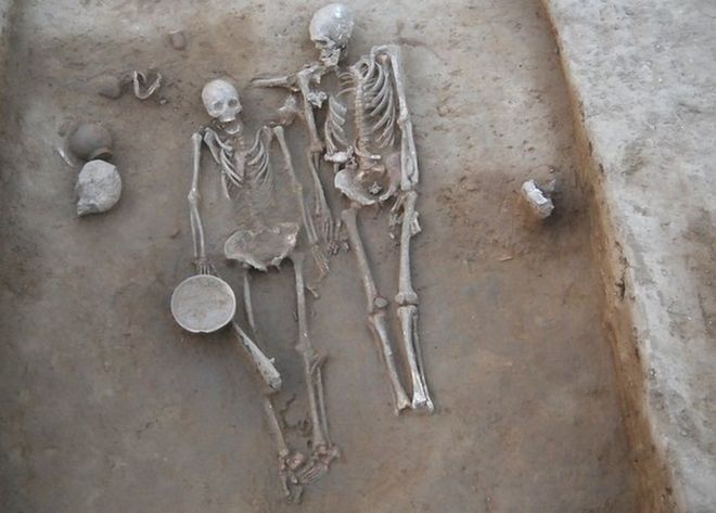 The skeleton of the couple (Source: BBC)
